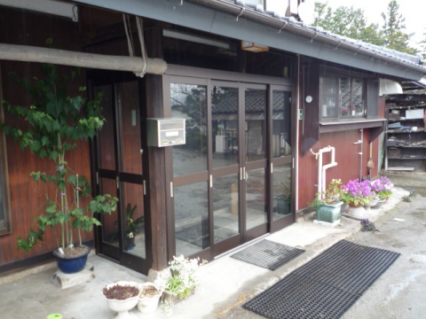 【安曇野池田店】玄関の廻りを囲って、冷たい風シャットアウト　風除室取付工事